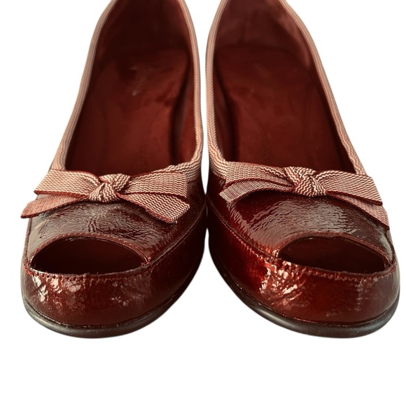 Aerosoles Elegant Burgundy Heels w/ peep toe and dectortave bow Sz 10 - Picture 4 of 11